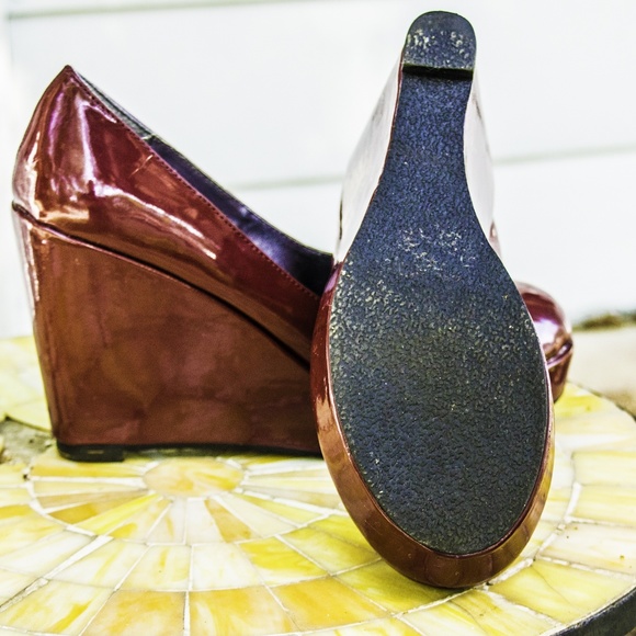 Red patent platform wedges - Picture 7 of 8